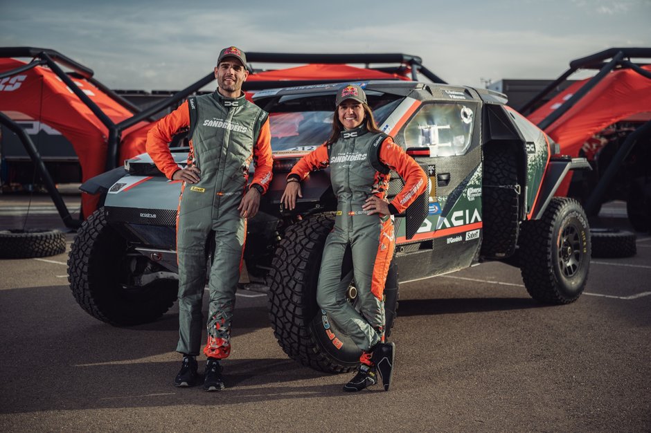Povestea continua intre Dacia si echipajul Sandriders format din Cristina Gutierrez si Pablo Moreno