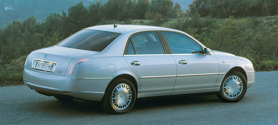 Povestea unei fantome: Lancia Thesis, limuzina italiana care a incercat sa fie mai buna ca masinile germane Povestea unei fantome: Lancia Thesis, limuzina italiana care a incercat sa fie mai buna ca masinile germane