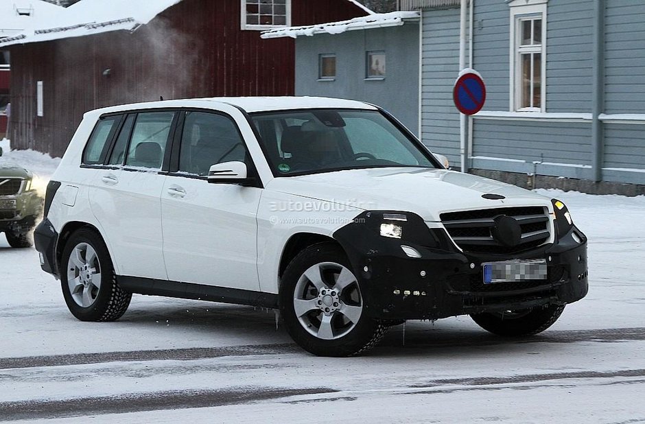 Poze spion cu noul Mercedes GLK Facelift 2012 Poze spion cu noul Mercedes GLK Facelift 2012