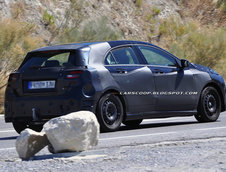 Poze spion: Mercedes A-Klasse, ultimele teste inainte sa se ia la tranta cu BMW Seria 1