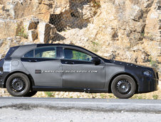 Poze spion: Mercedes A-Klasse, ultimele teste inainte sa se ia la tranta cu BMW Seria 1