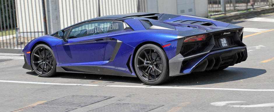 Poze Spion: Noul Aventador SV Roadster isi etaleaza formele pe strazile Italiei Poze Spion: Noul Aventador SV Roadster isi etaleaza formele pe strazile Italiei