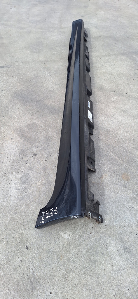 Prag dreapta BMW Seria 5 (2010-2017) [F10] 2.0 Motorina 2016, 8048998 / PACHET M