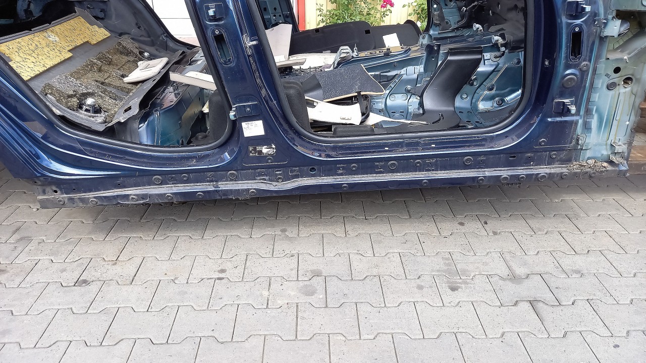 PRAG DREAPTA BMW SERIA 5 F 10 - - (2010 2014)