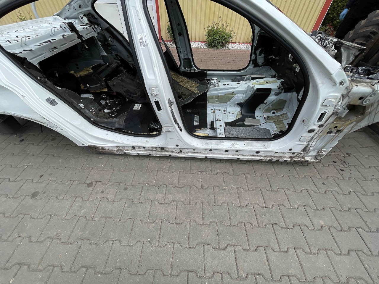 PRAG DREAPTA BMW SERIA 5 F 10 SERIA 5 F 10 - - (2014 2017)