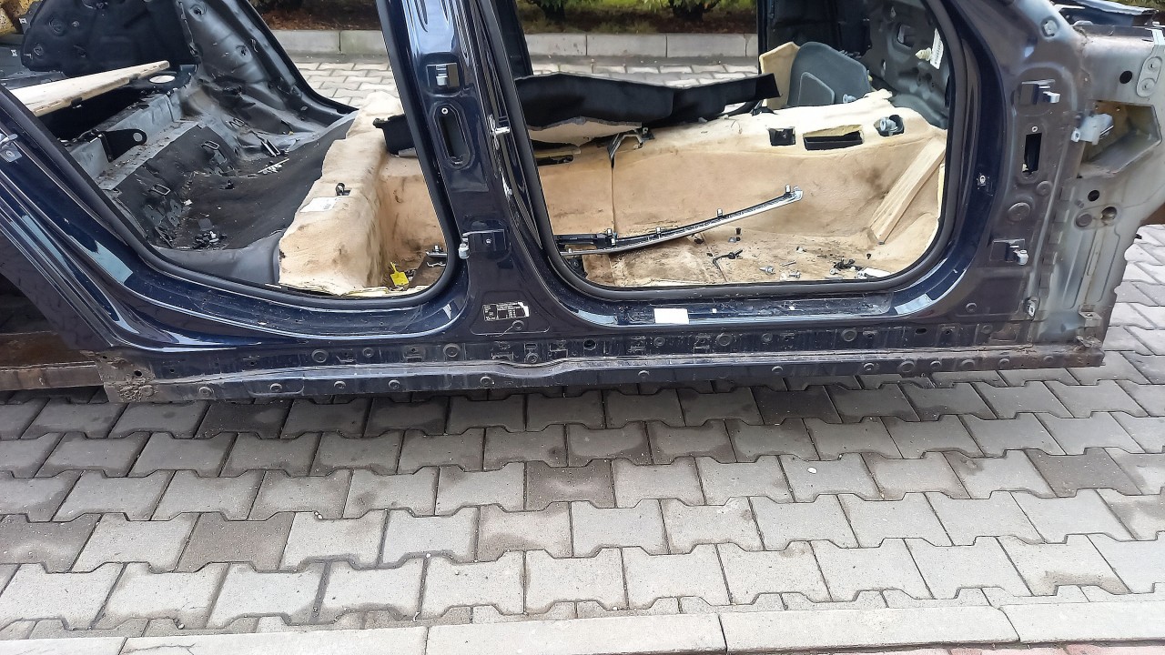 PRAG DREAPTA BMW SERIA 5 F 11 - - (2010 2014)