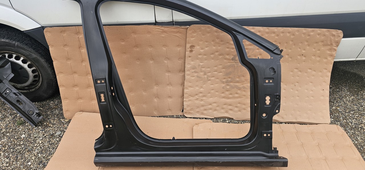 Prag dreapta cu Stalp A+ B Vw Golf 8 2020 2021 2022 2023