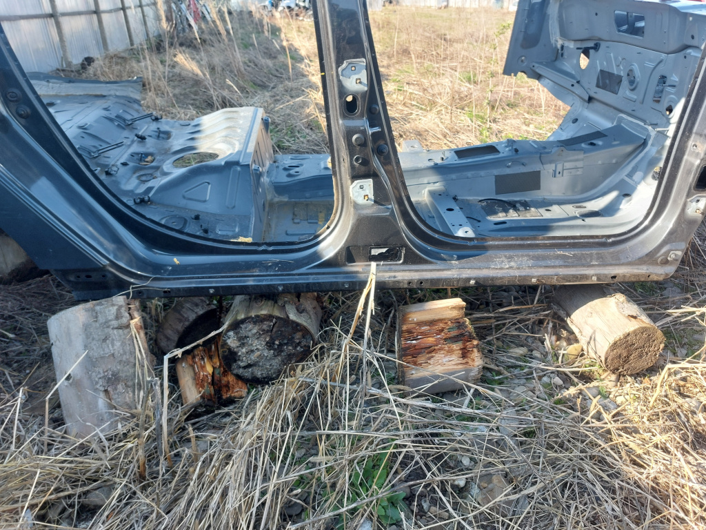 Prag dreapta Dacia Duster 1.5 Motorina 2019, 4X4