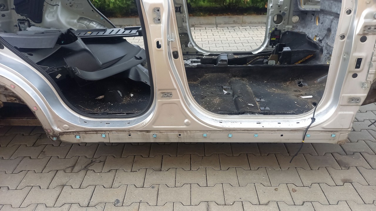 PRAG DREAPTA KIA SORENTO - - (2009 2012)