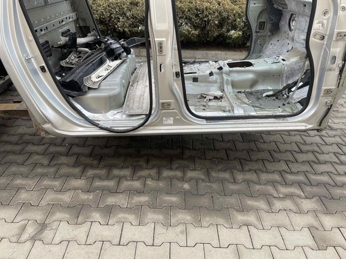 PRAG DREAPTA NISSAN NAVARA - - (2015 2019)