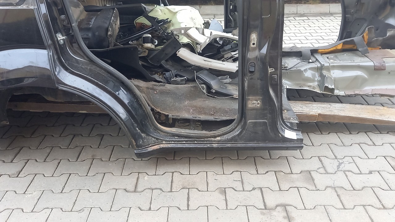 PRAG DREAPTA NISSAN PATHFINDER - - (2005 2010)