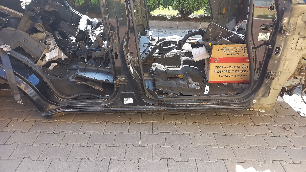 PRAG DREAPTA NISSAN PATHFINDER PATHFINDER - - (2005 2010)