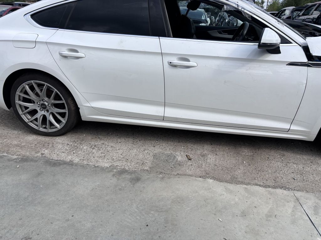 Prag dreapta plastic Audi A5 2.0 Motorina 2017, -