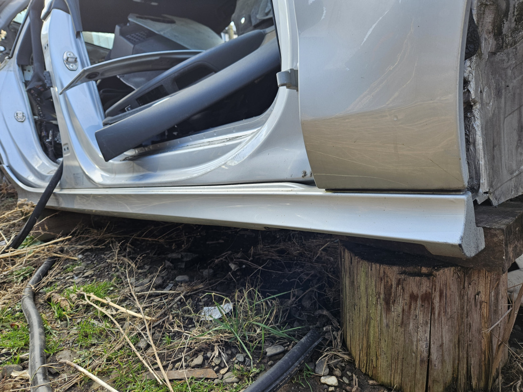 Prag dreapta plastic Audi A7 2012, CU MIC DEFECT