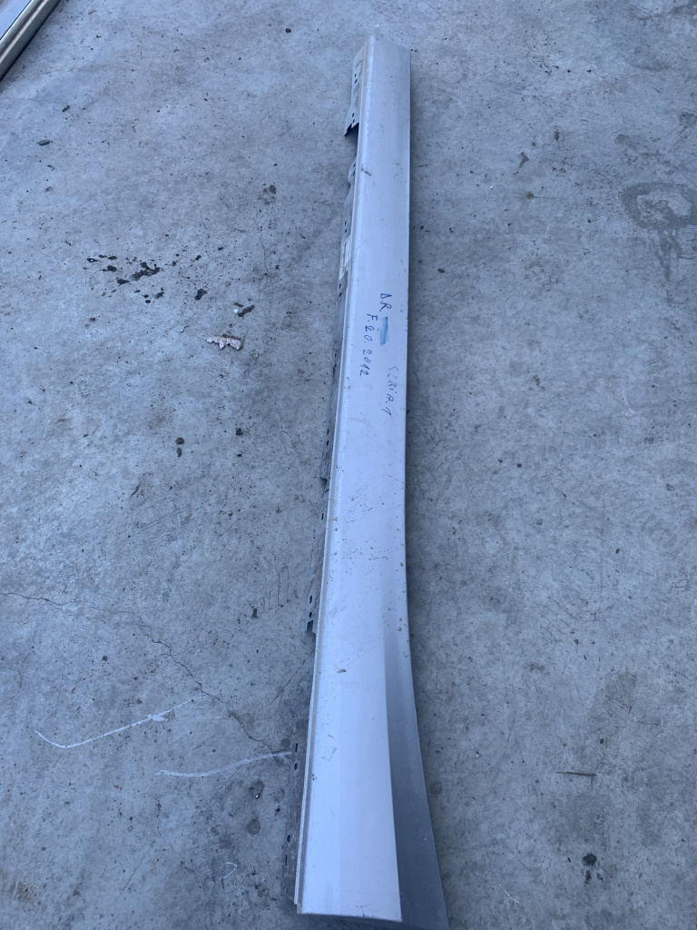 Prag dreapta plastic BMW Seria 1 F20 - Motorina 2012, CU MIC DEFECT