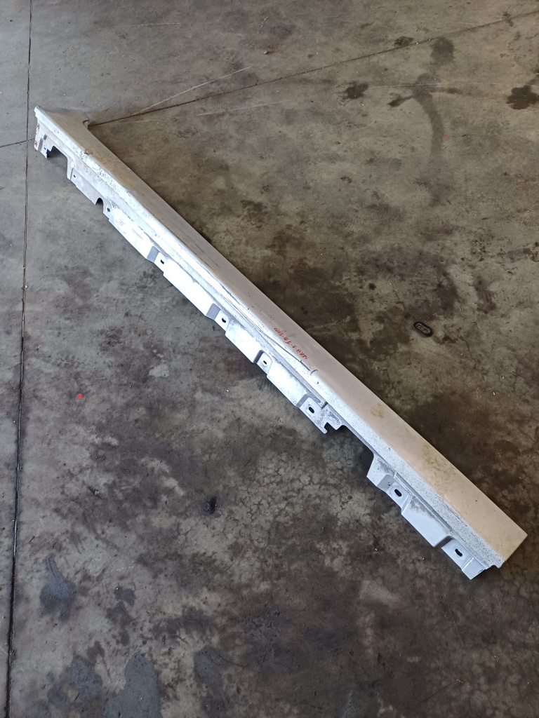 Prag dreapta plastic BMW Seria 5 F10 - Motorina 2010, 723708004