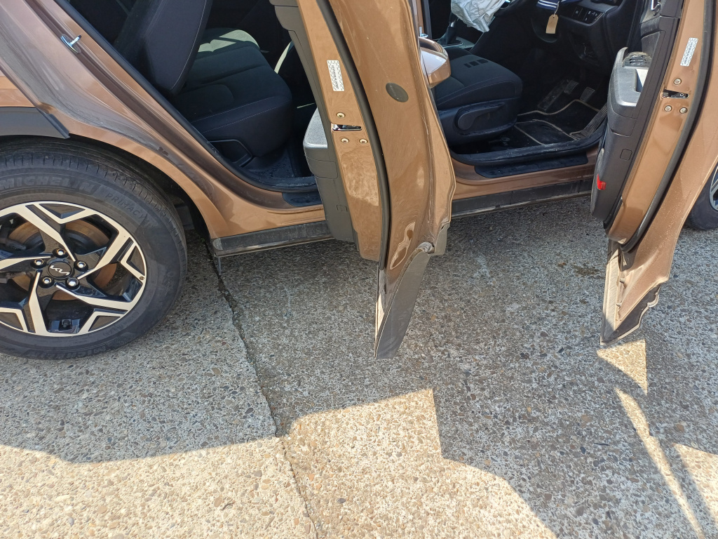 Prag dreapta plastic Kia Sportage 1.6 Benzina 2022, -