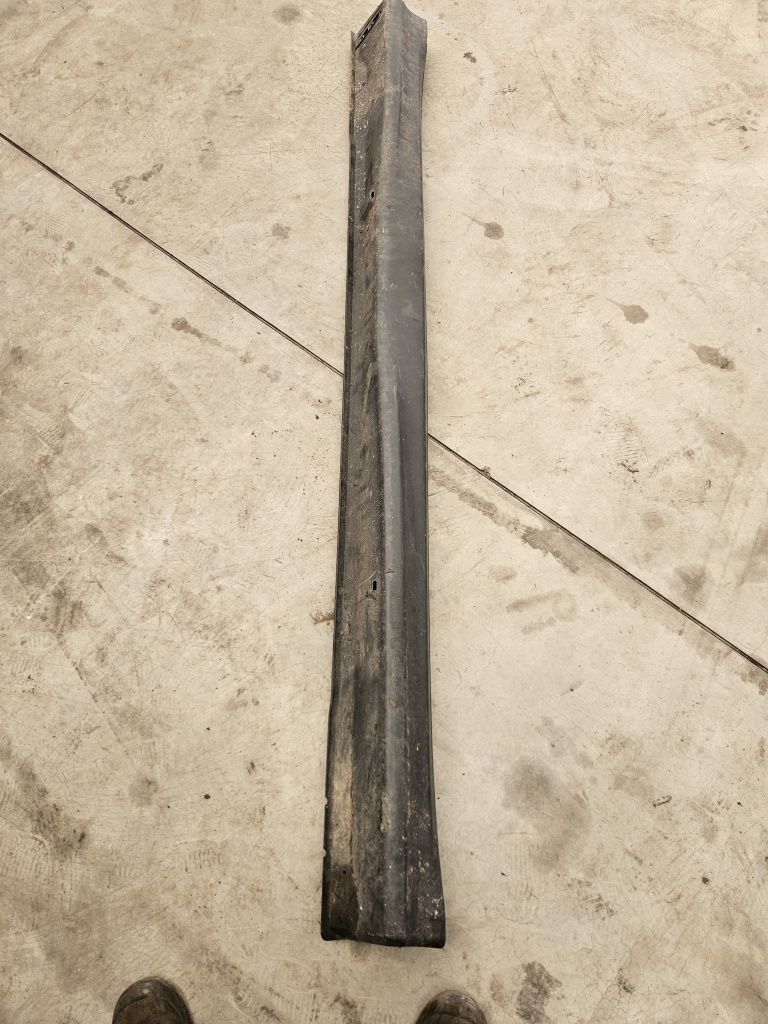 Prag dreapta plastic Nissan Qashqai 2012