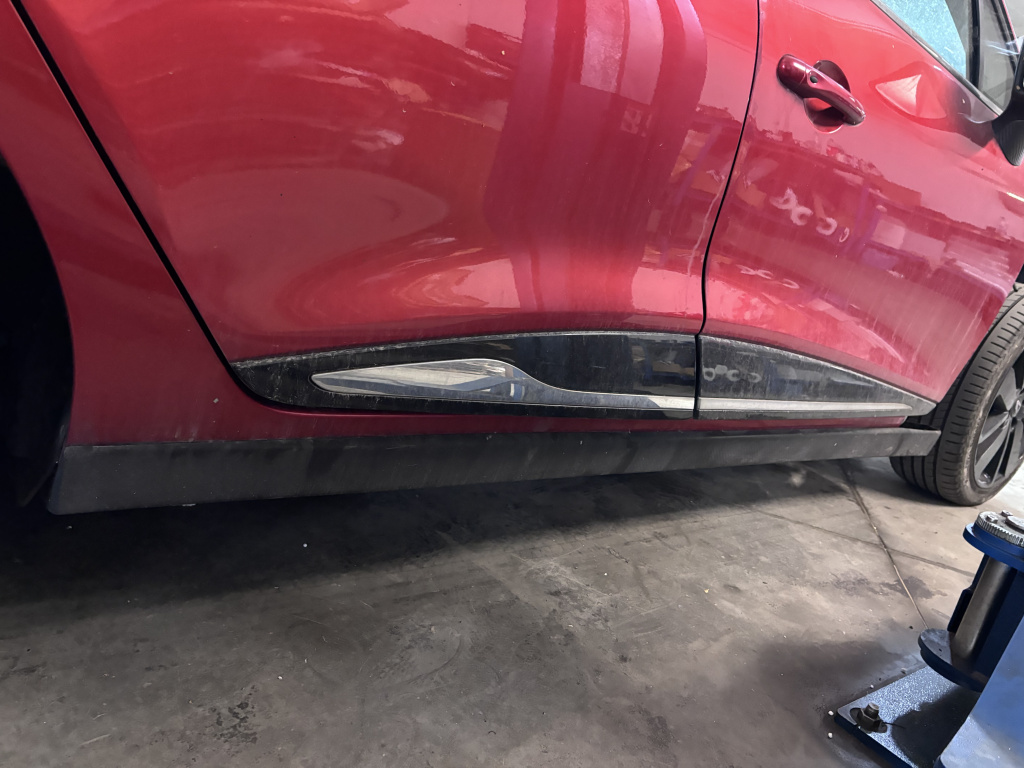 Prag dreapta plastic Renault Clio 4 1.5 Motorina 2015, -