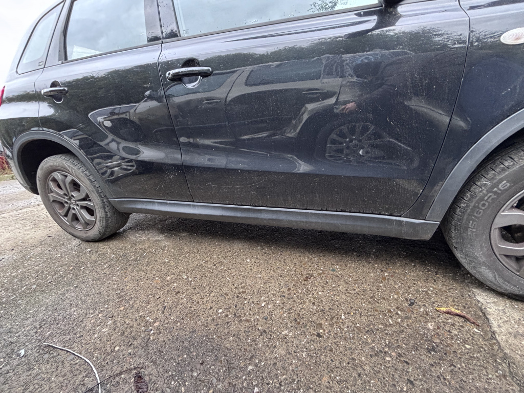 Prag dreapta plastic Suzuki Vitara 1.6 Benzina 2017, -