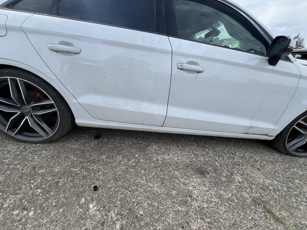 Prag dreapta tabla Audi A3 8V Berlina 1.6 2017