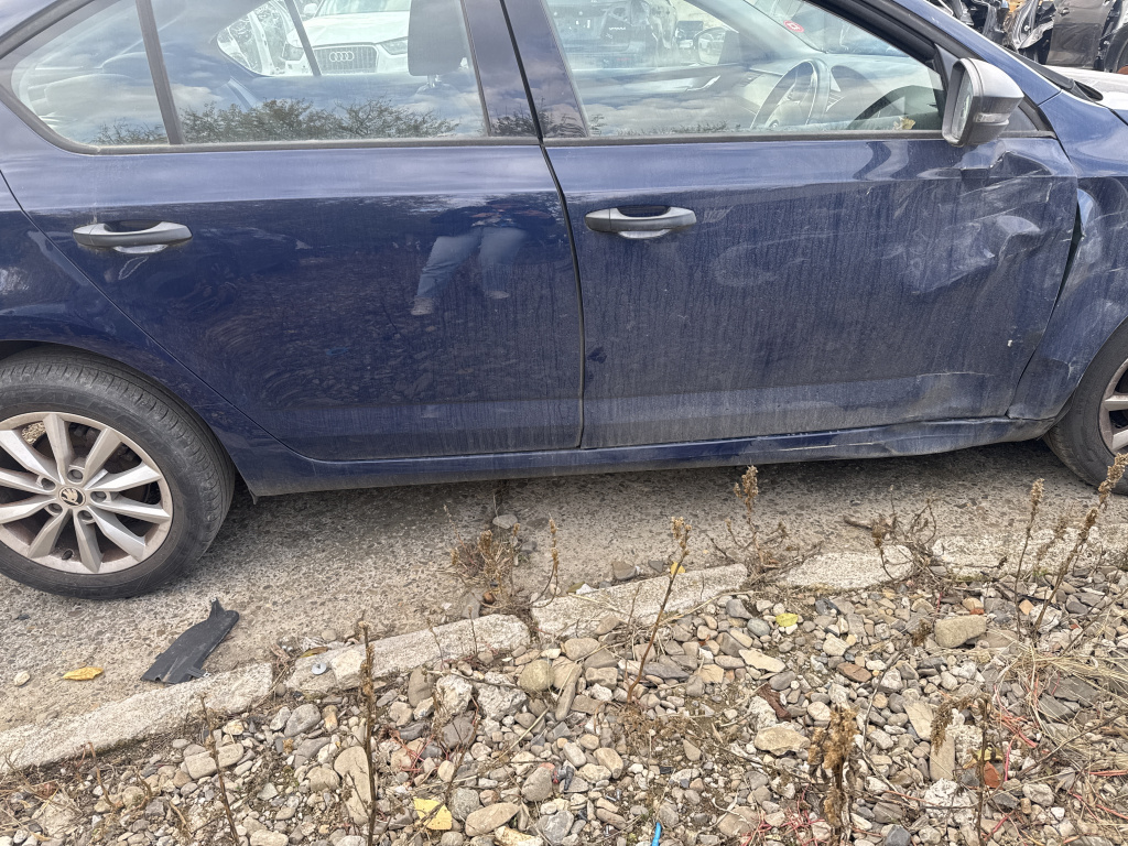 Prag dreapta tabla Skoda Octavia 3 1.2 Benzina 2015, -