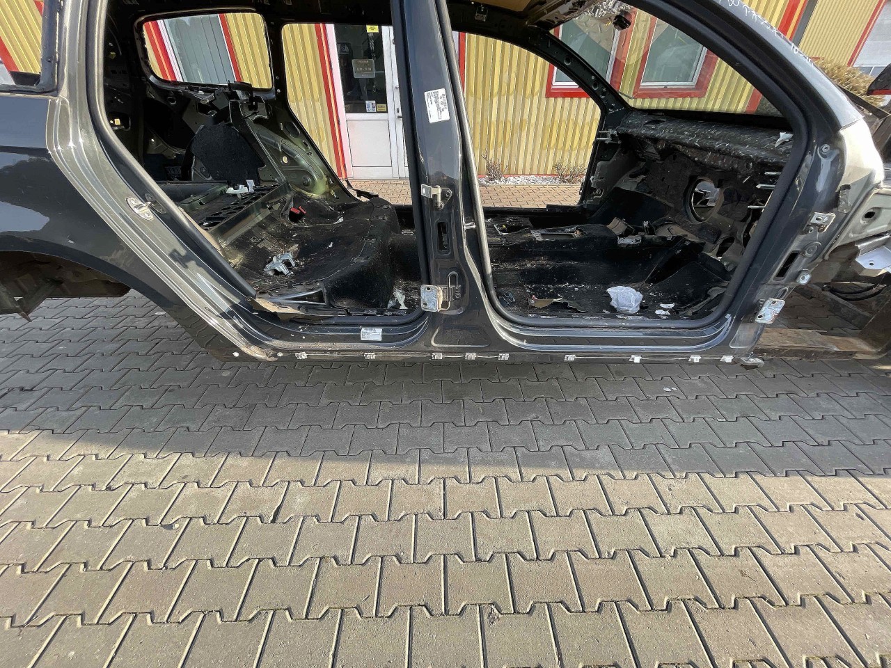 PRAG DREAPTA VW PASSAT - - (2010 2014)
