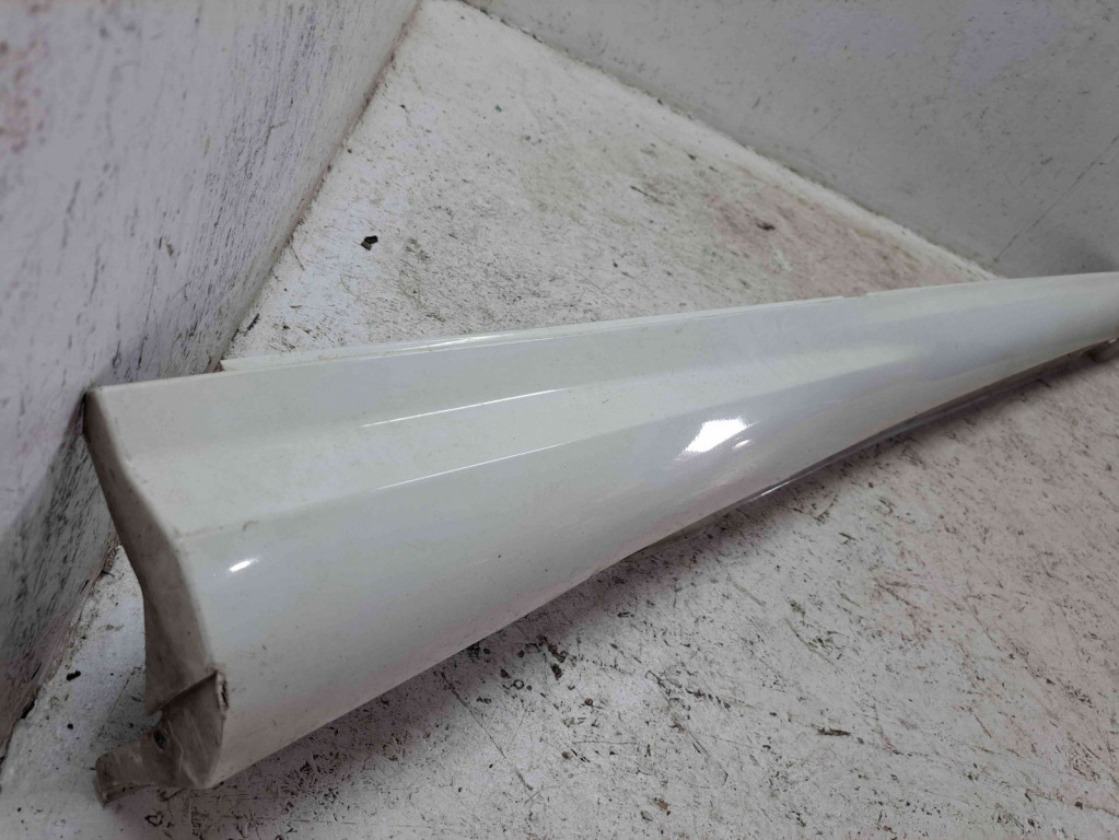 Prag lateral dreapta Mercedes Clasa C (W204) [Fabr 2007-2014] 650 ALB CALCIT