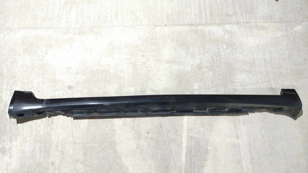 Prag plastic dreapta Audi A4 B7 Berlina an fab. 2004 - 2008