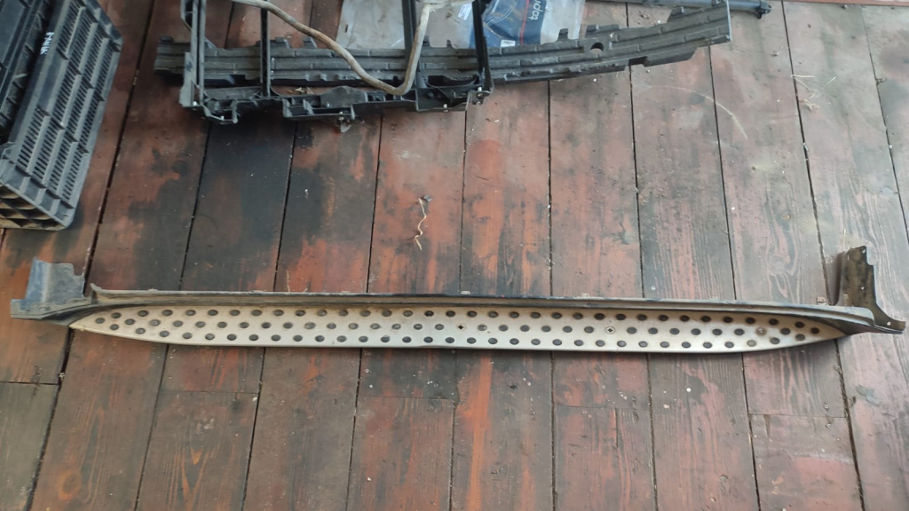 Prag Plastic Mercedes-Benz Ml / M-Class (W164) 2005-2011 Negru Stanga 06070270025, 0607 0270 025, 0607.0270.025
