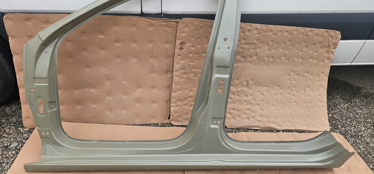 Prag stanga complet cu Stalp A+ B Skoda Rapid 2012 2013 2014 2015 2016 2017
