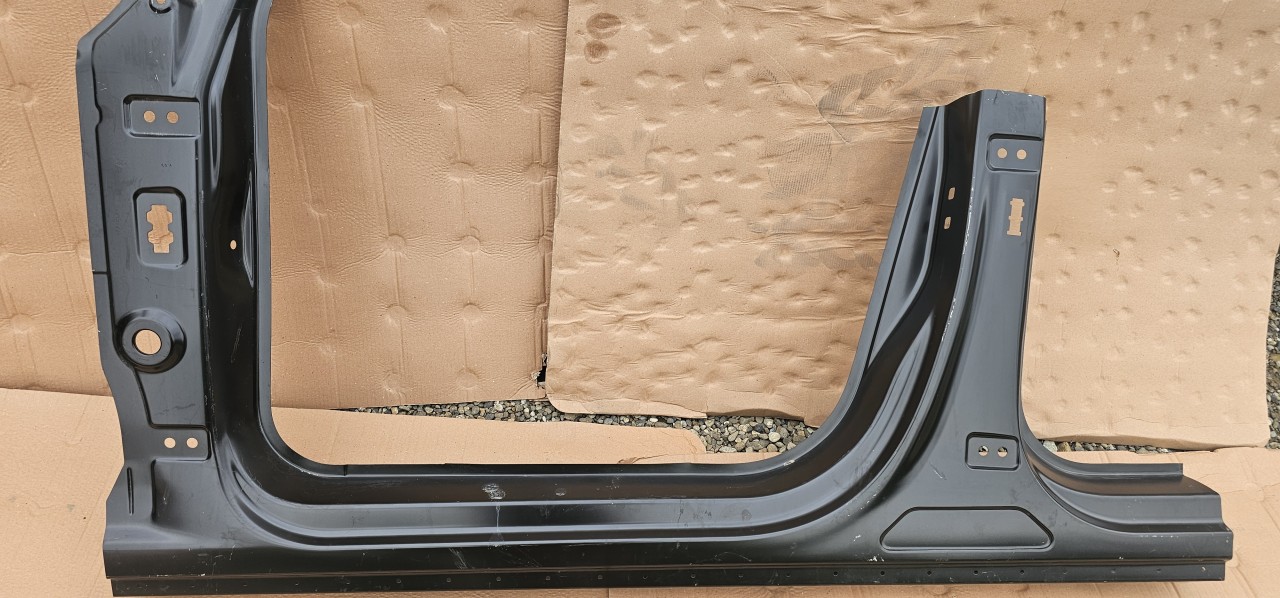 Prag stanga cu Stalp A+ B Seat Cupra Formentor 2021 2022 2023 2024