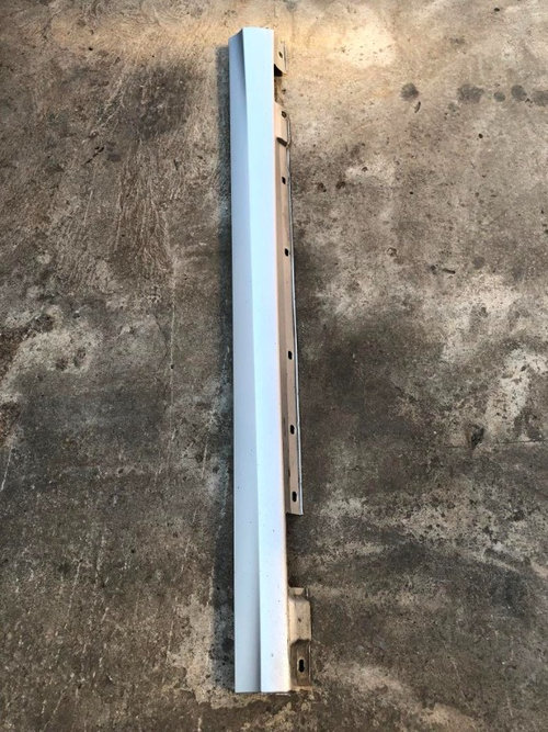 Prag stanga Mercedes C Class W204 2007-2010