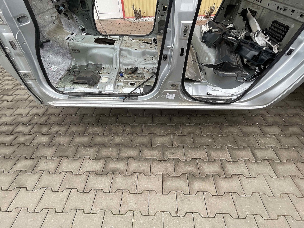 PRAG STANGA NISSAN NAVARA - - (2015 2019)