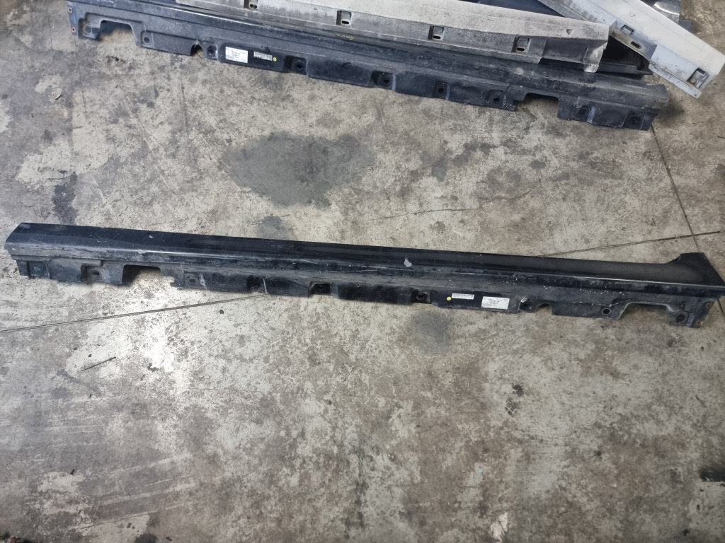 Prag stanga plastic BMW Seria 5 F10 2011, 7237081
