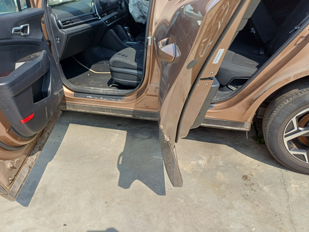 Prag stanga plastic Kia Sportage 1.6 Benzina 2022, -