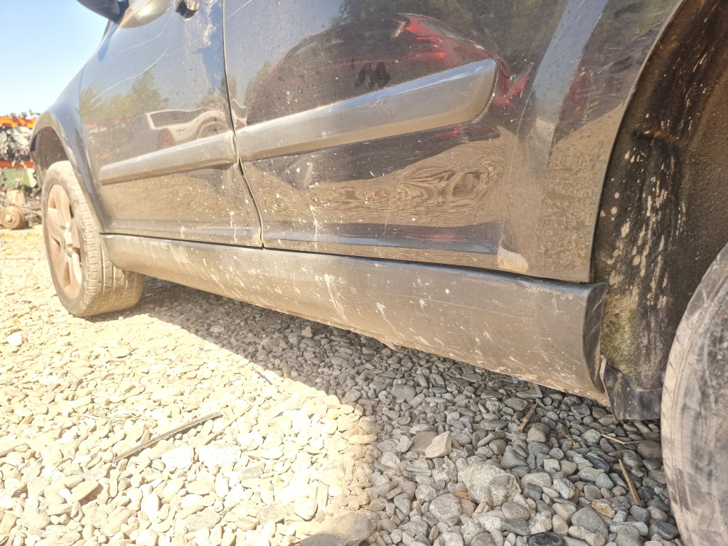 Prag stanga plastic Skoda Yeti 2012