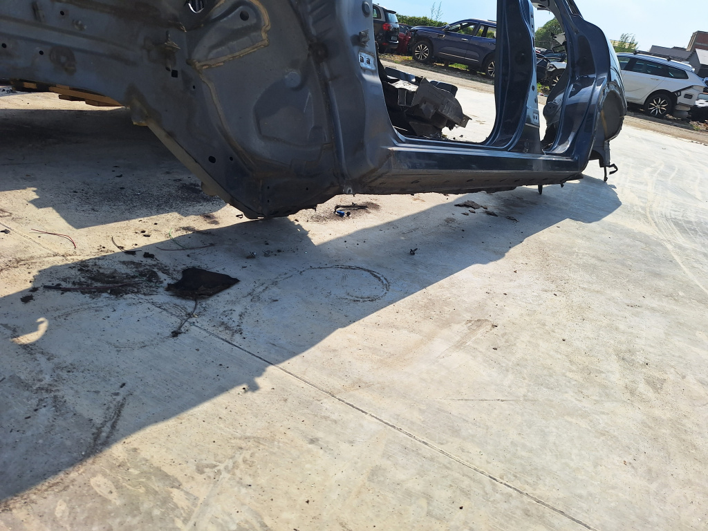 Prag stanga Renault Kadjar 1.2 Benzina 2016, -