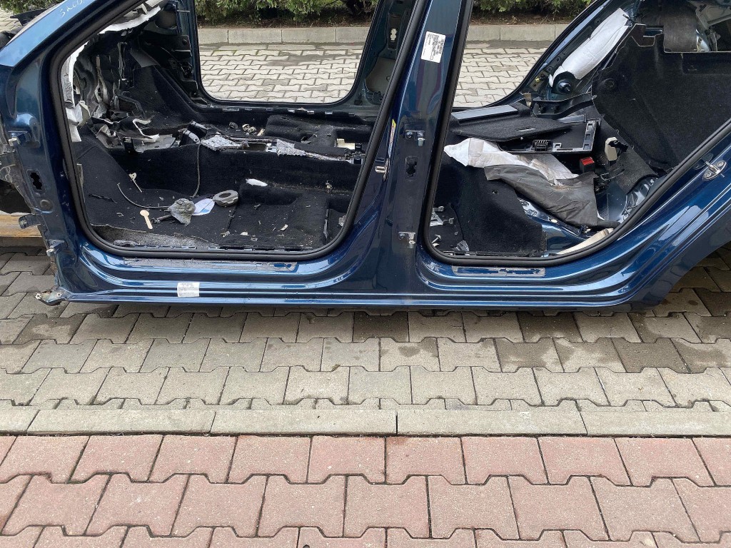 PRAG STANGA SKODA SUPERB - - (2015 2020)