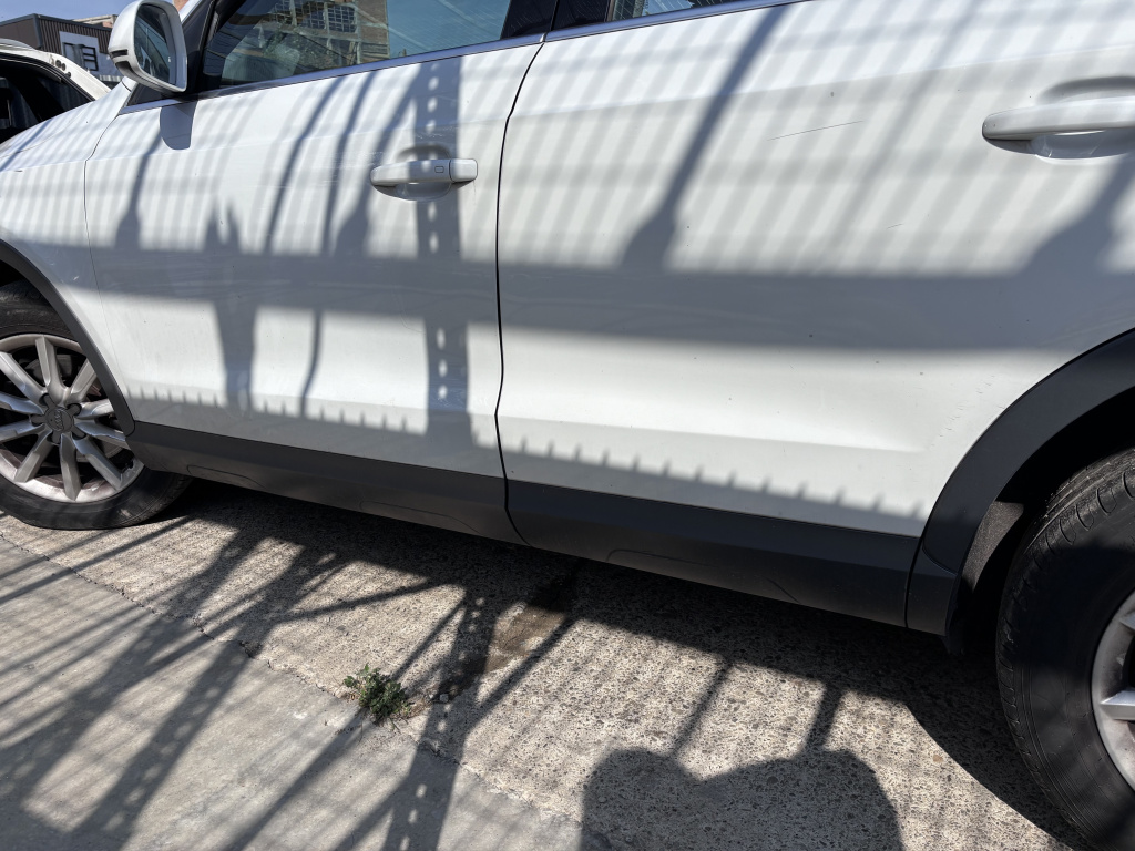Prag stanga tabla Audi Q3 2.0 Motorina 2011, -