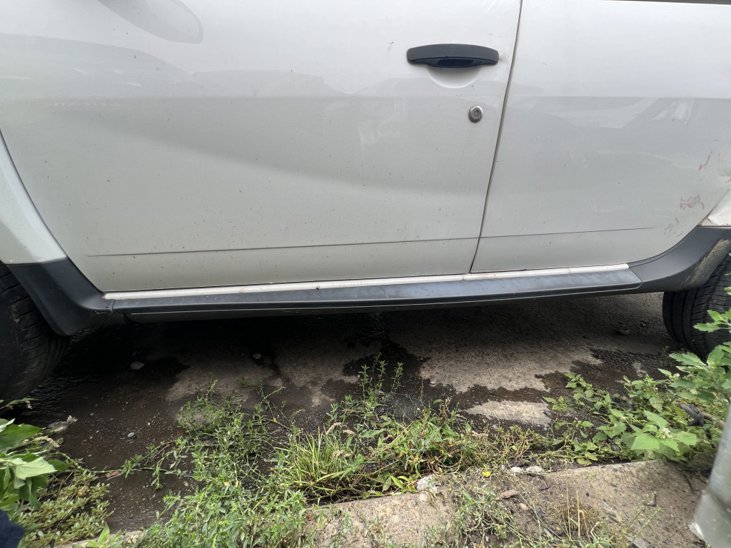 Prag stanga tabla Dacia Duster 1.5 Motorina 2013