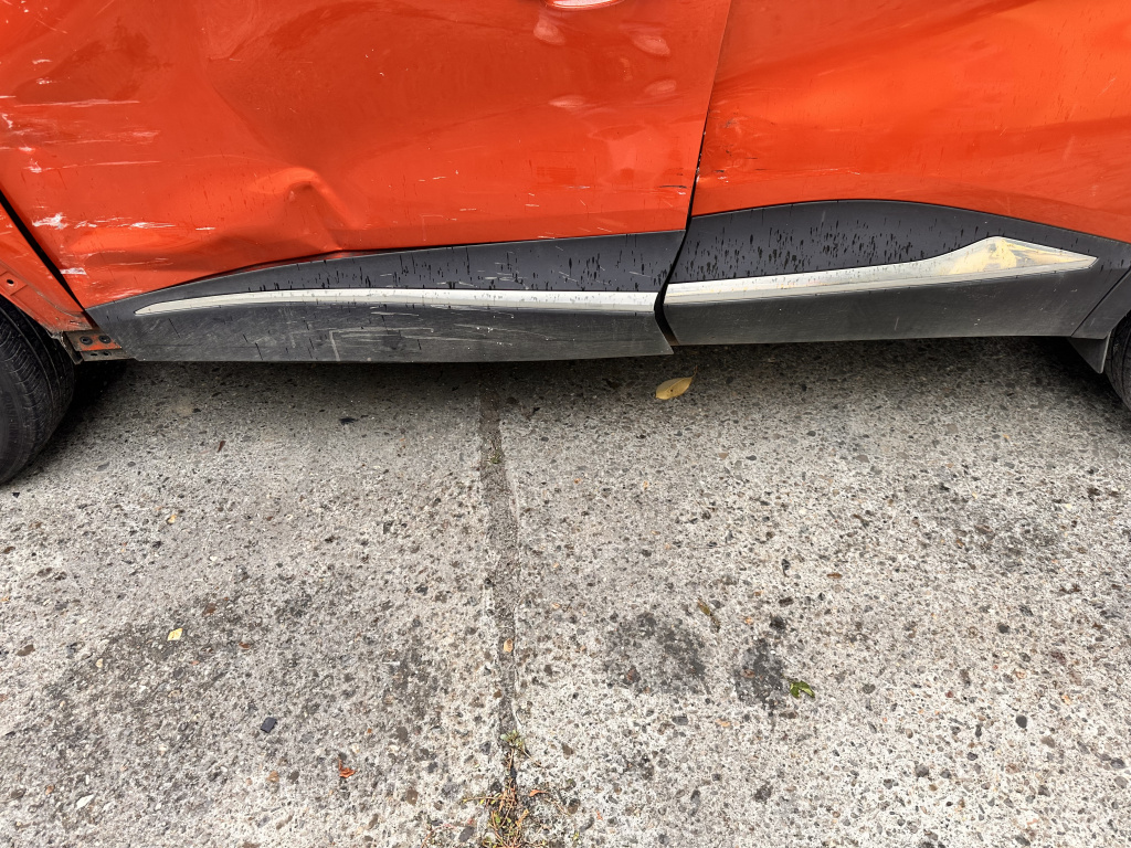 Prag stanga tabla Renault Captur 0.9 Benzina 2016, -