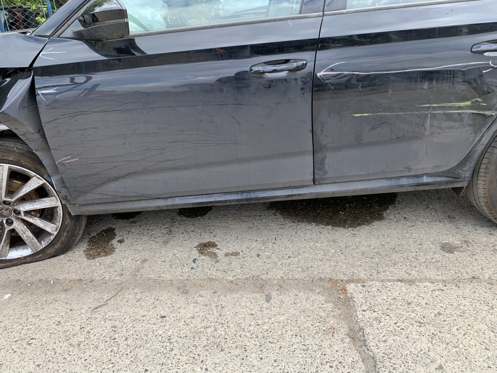 Prag stanga tabla Skoda Kamiq 1.0 Benzina 2024, CU MIC DEFECT