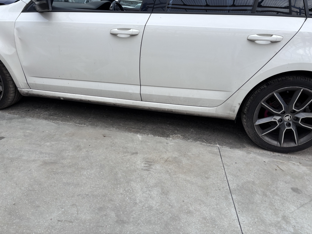 Prag stanga tabla Skoda Octavia 3 2.0 Motorina 2014, -