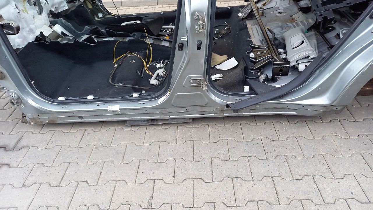 PRAG STANGA TOYOTA AVENSIS - - (2008 2012)