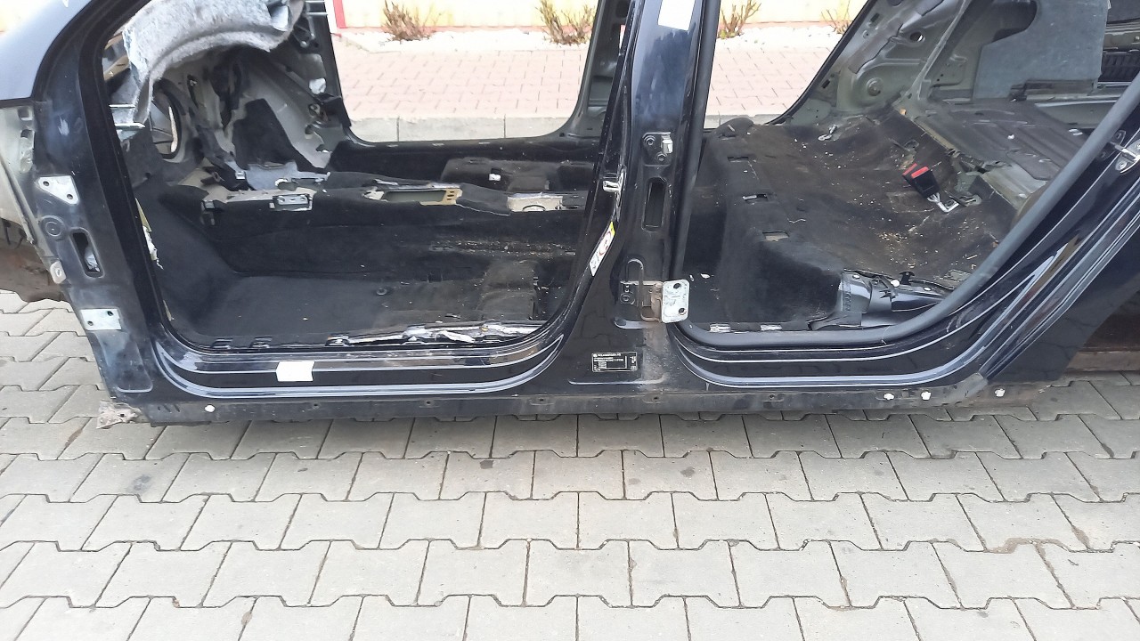 PRAG STANGA VW PASSAT - - (2005 2010)