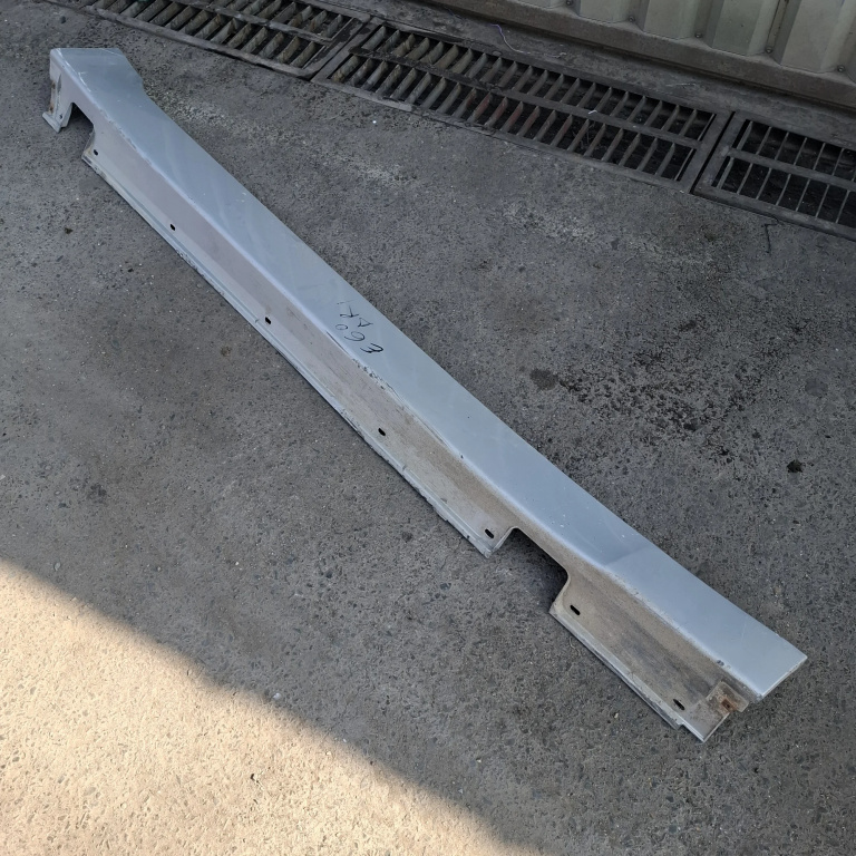 Prag Tabla Dreapta Bmw 5 (E60, E61) 2003-2010 51717033760, 7033760, 22944911