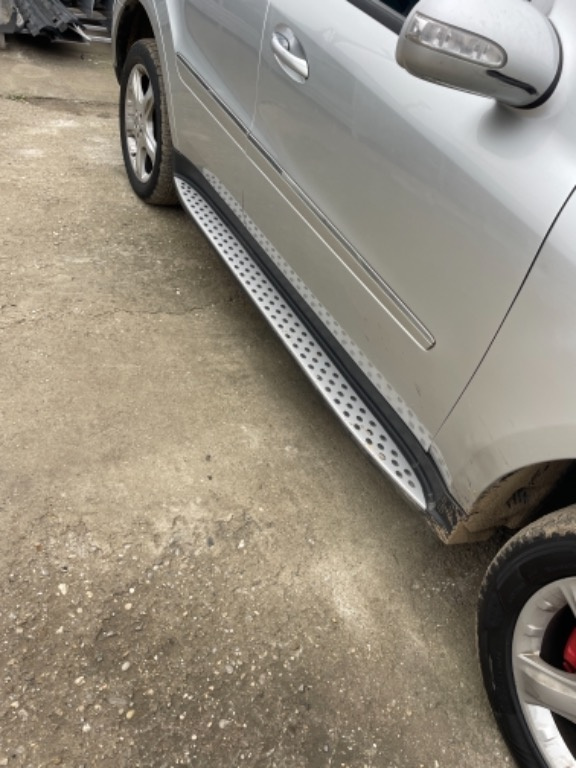 Praguri scărița Mercedes ml w164 in stare foarte buna