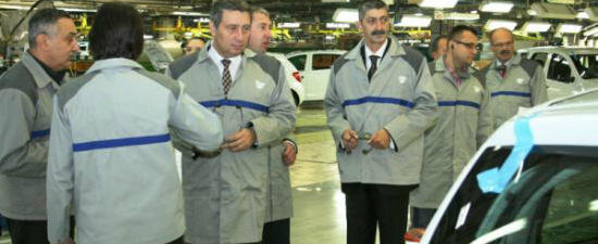 Prefectul si subprefectul de Arges au vizitat Uzinele Dacia Prefectul si subprefectul de Arges au vizitat Uzinele Dacia