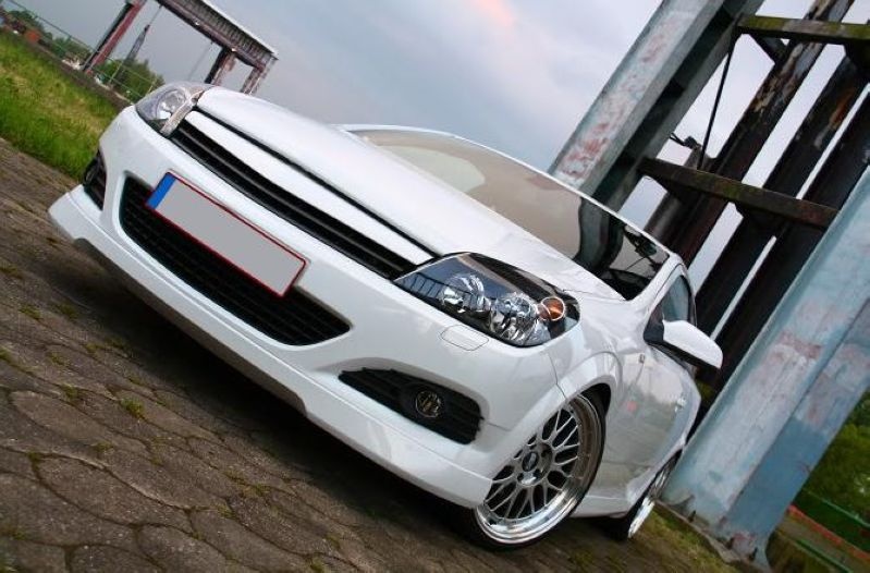 Prelungire fusta spoiler bara fata Opel Astra H GTC opc line 1